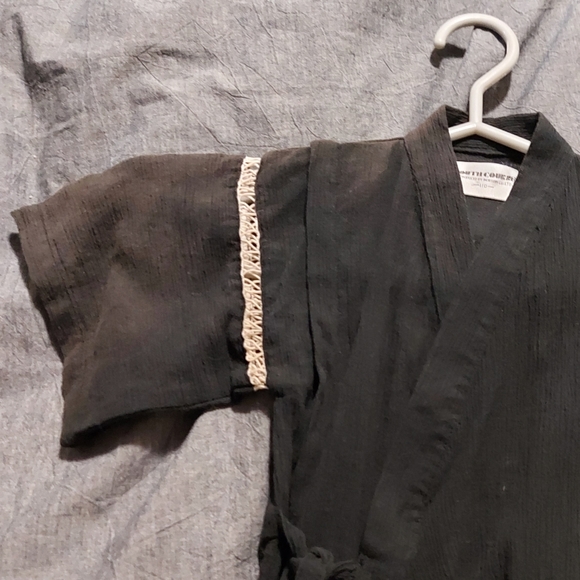 Tiny kimono! - Picture 4 of 7